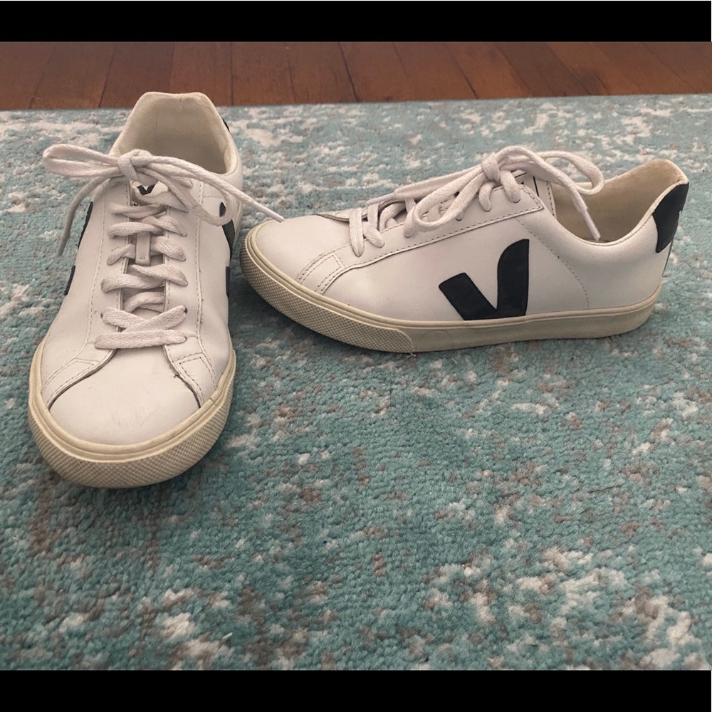 VEJA Esplar Low Top sneaker, black and white
